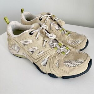 Ecco Cream and Tan Sneakers